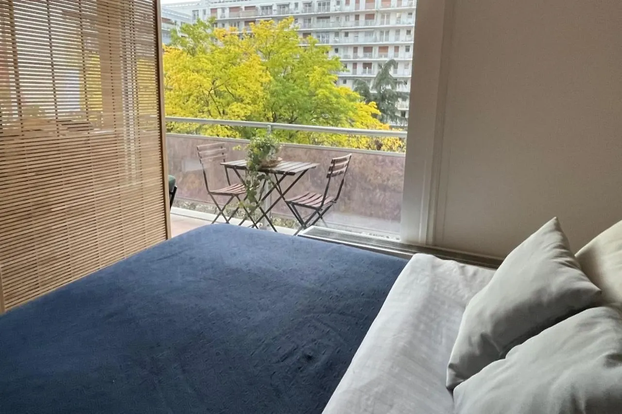 Apartment Small Nest With View Of The Eiffel Tower Paris