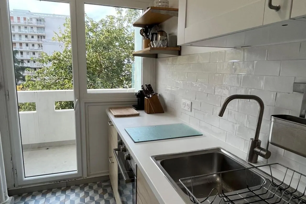 Apartment Small Nest With View Of The Eiffel Tower Paris